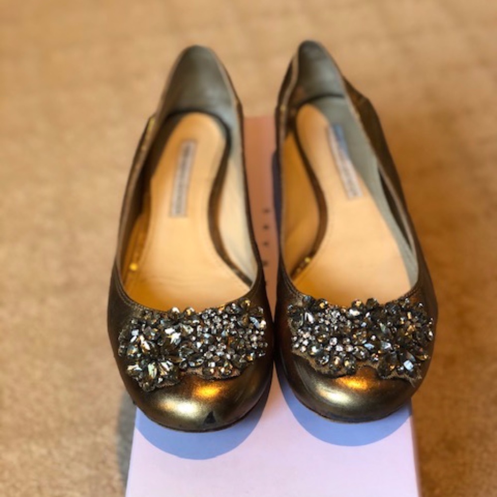 Vera Wang (Lisa in Antique Gold) flats!